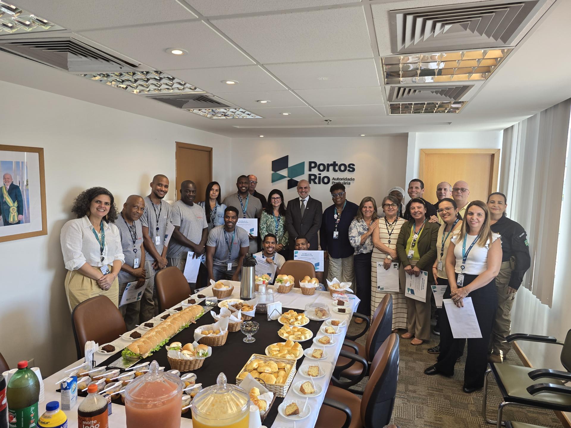 PortosRio entrega certificados de reconhecimento a colaboradores elogiados na Ouvidoria