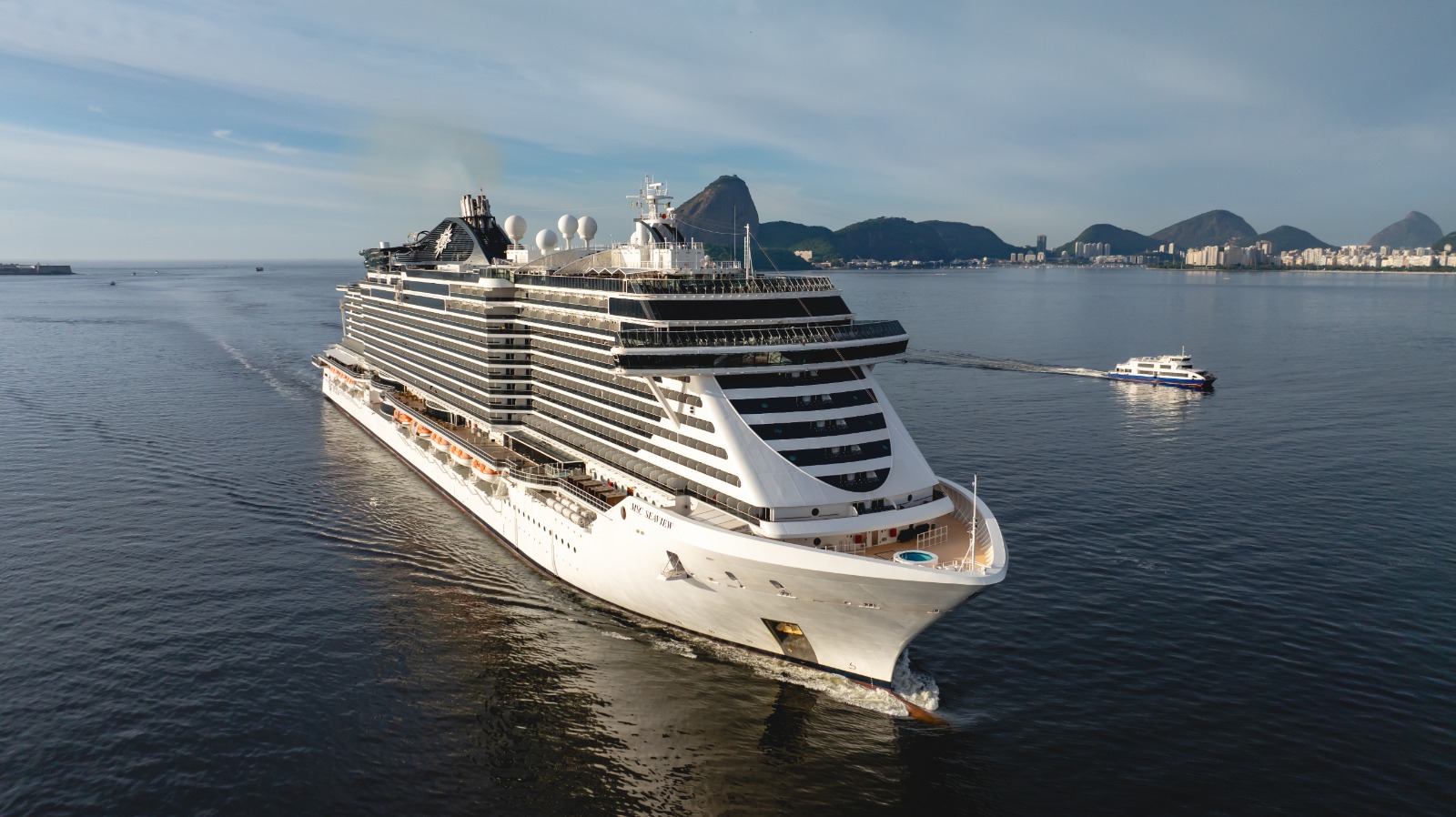 navio cruzeiro na baia de guanabara