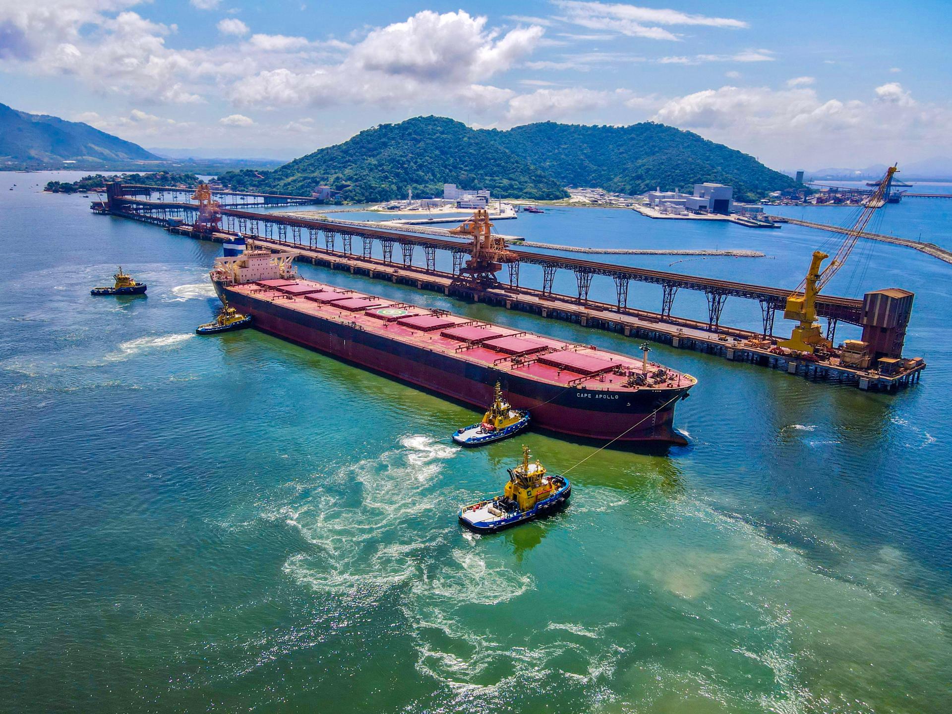 NAVIO WOZMAX NO PORTO SUDESTE, BAIA DE SEPETIBA